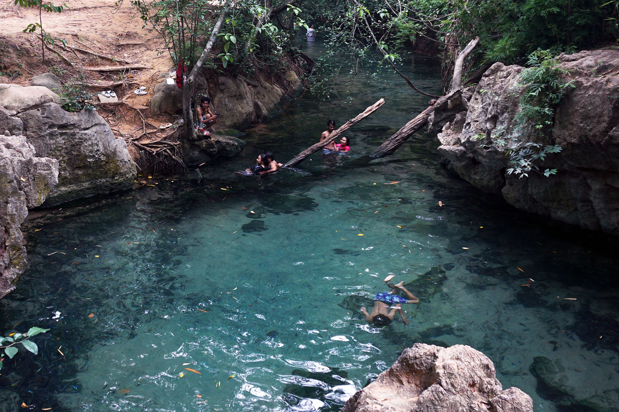 Selge veega kanalid Surat Thani provintsis.
